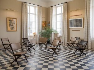Chaises pliantes : une solution stylée pour optimiser votre espace intérieur